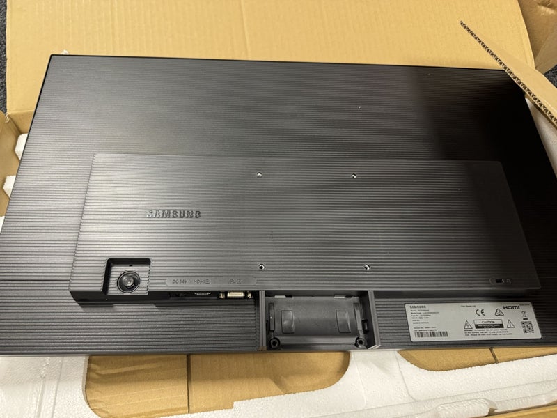 Samsung LS27D300G 27" FHD 100Hz IPS Monitor 1920x1080 - HDMI - VGA 100x100 VESA Carousel 12