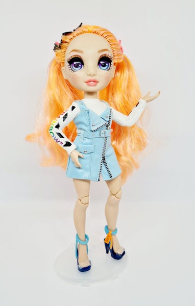 Series 1 Skyler Bradshaw's Blue Heels - Rainbow High Accessories Carousel 2