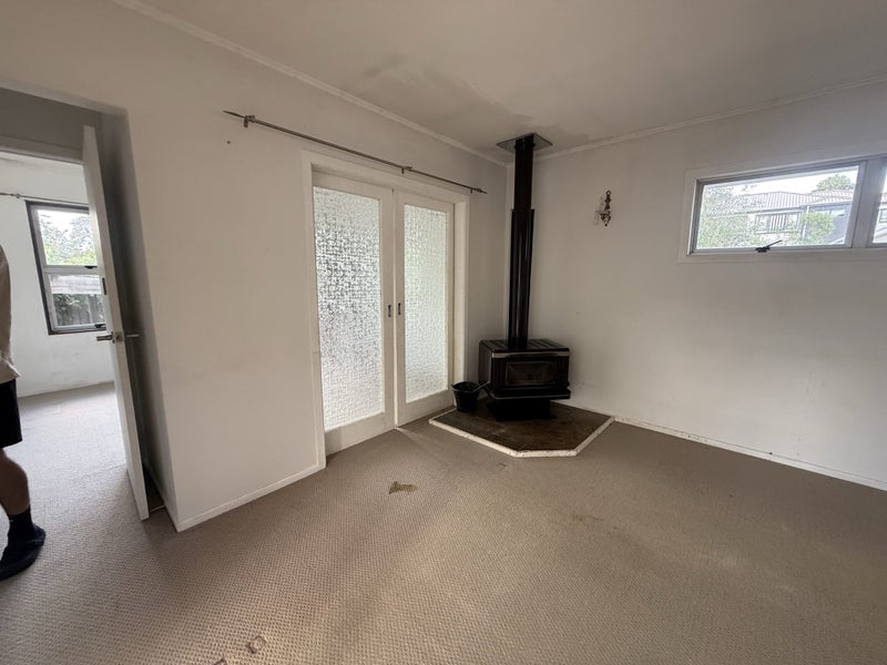 $1 reserve 1960’s solid weatherboard home for removal Carousel 10