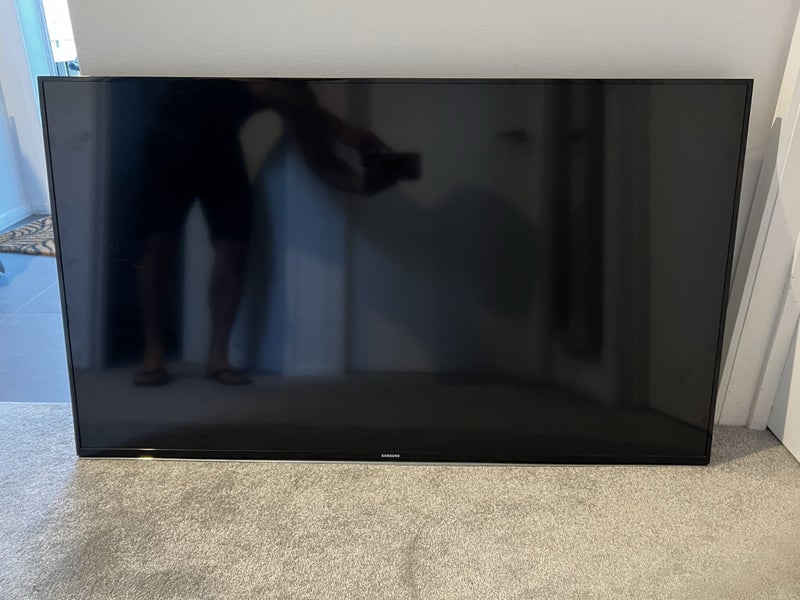 Samsung 48” LED Smart TV UA48H6300 + Wall Bracket + Remote – Excellent Carousel 1