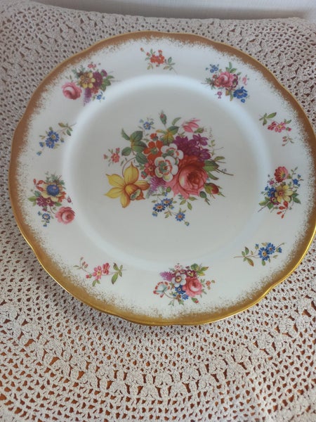 Cake plate and coffee cup and saucer Carousel 1