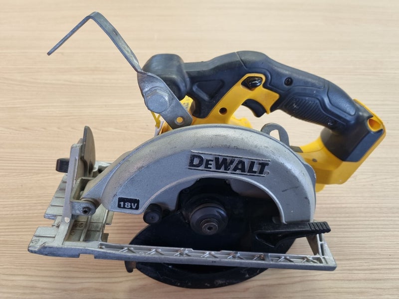 DeWalt 18v Circular Saw 165mm 6.5" DCS391-XE Carousel 1