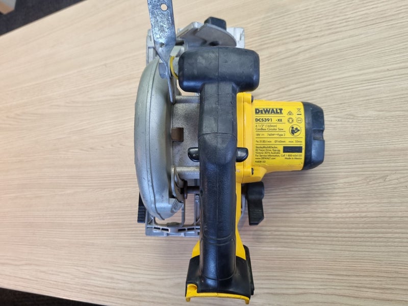 DeWalt 18v Circular Saw 165mm 6.5" DCS391-XE Carousel 2