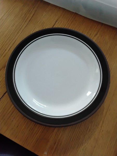 Hornsea dinner plate Carousel 1