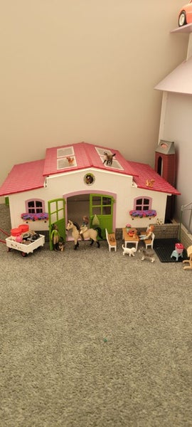 Schleich barn Carousel 1