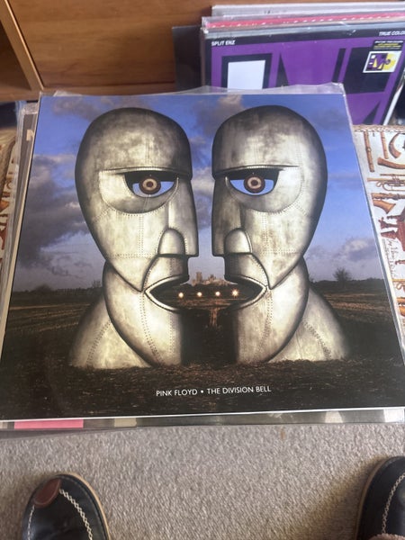 Pink Floyd – The Division Bell Carousel 1