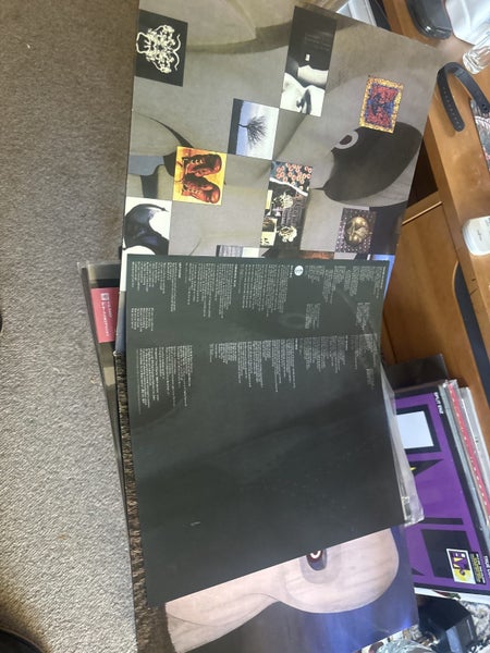 Pink Floyd – The Division Bell Carousel 4