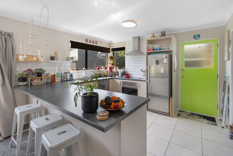 Image 3 of 32
