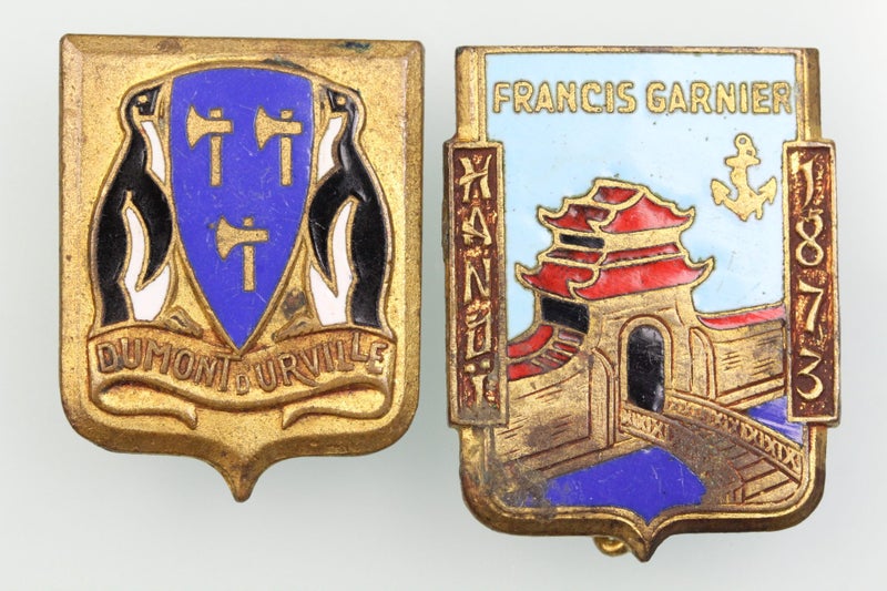 TWO VINTAGE FRENCH EXPLORER RELATED ENAMEL BADGES Carousel 1