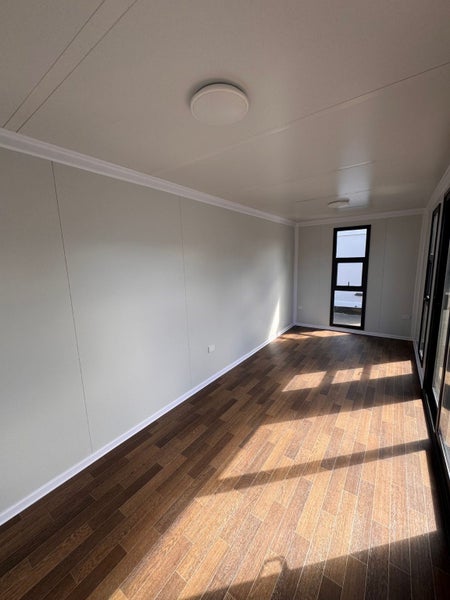 Dark portable cabin 6x2.5m Carousel 5