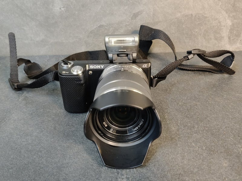 Sony NEX 5N with zoom lens Carousel 2