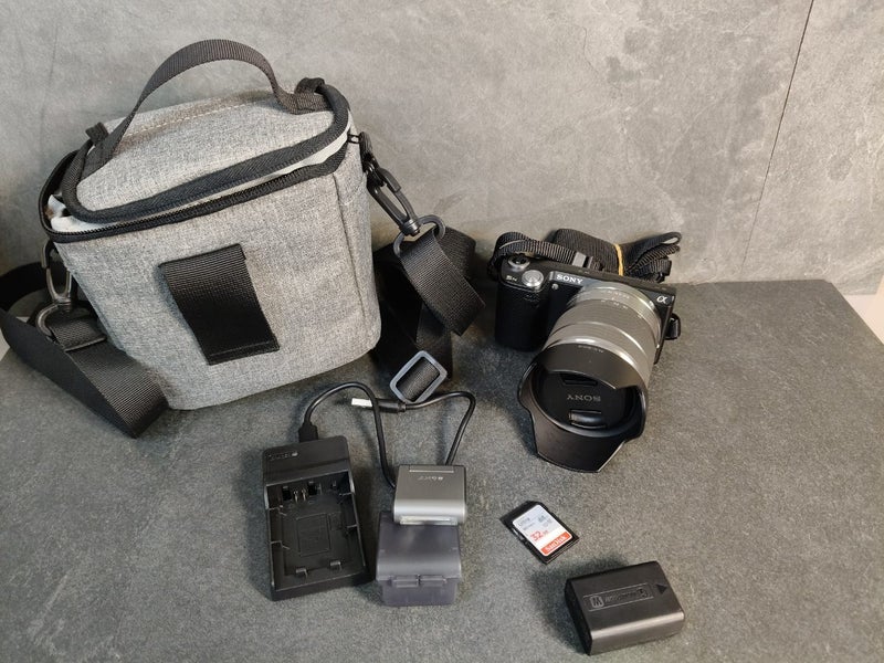 Sony NEX 5N with zoom lens Carousel 1