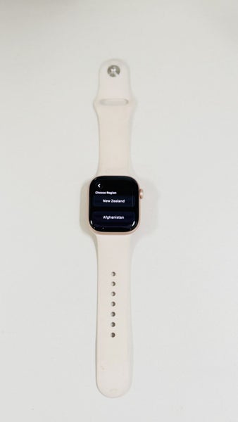 Apple Watch Series 11 (GPS) 42mm Pre-Owned Carousel 1