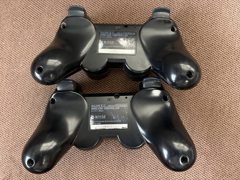 PS3 GOD OF WAR CONTROLLER + 2 STANDARD BLACK CONTROLLERS Carousel 4