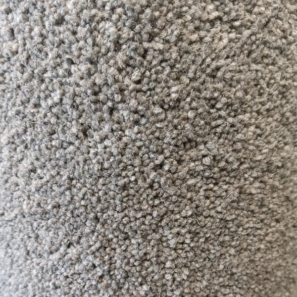 100% NZ Wool carpet shortend | 130 x 395cm Carousel 1