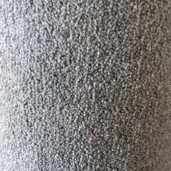 100% NZ Wool carpet shortend | 127.8 x 235cm Carousel 1