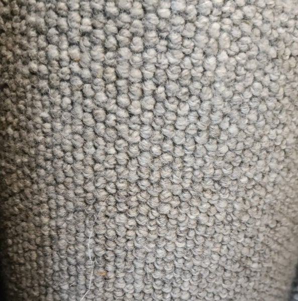 100% NZ Wool carpet shortend | 235 x 163cm Carousel 1