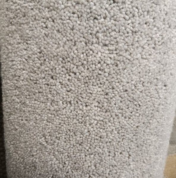 100% NZ Wool carpet shortend | 168 x 168 cm Carousel 1