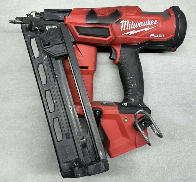 Milwaukee M18 FUEL Cordless Finish Nailer 16Ga 18V - Bare Tool Carousel 2