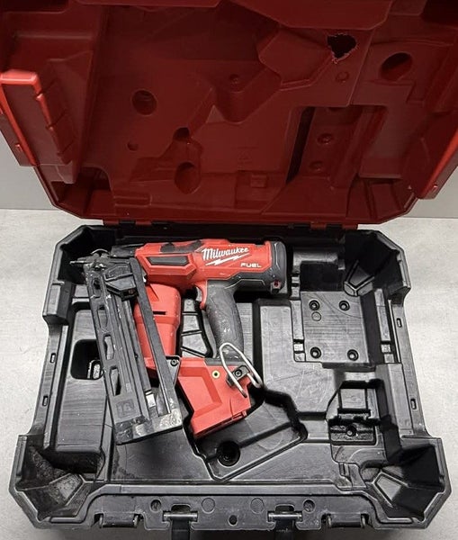 Milwaukee M18 FUEL Cordless Finish Nailer 16Ga 18V - Bare Tool Carousel 1