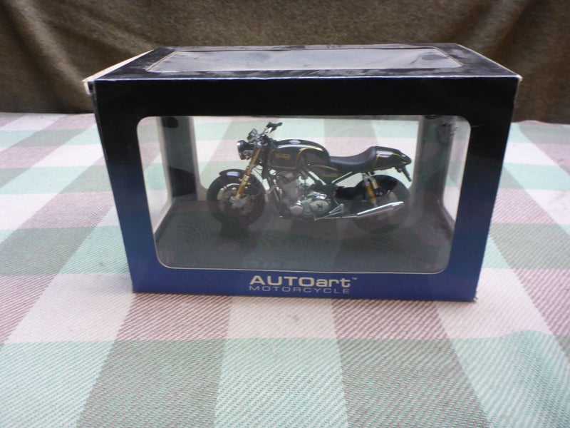 Boxed 1/12 Scale Auto Art Diecast Model Motorcycle Norton Commando 952 Die Cast Carousel 1