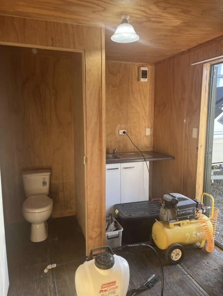 20ft shipping container/sleepout Carousel 2