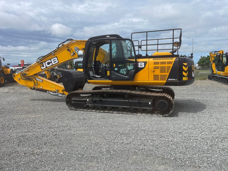 JCB JS200 Tracked Excavator Carousel 1