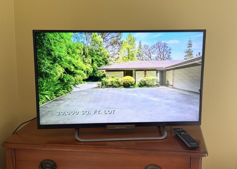 SONY Bravia 32” Smart LED TV (KDL-32W600A) Carousel 2