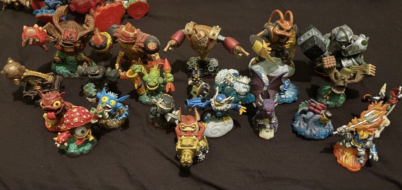Skylanders huge lot (some damaged or marked) Carousel 2