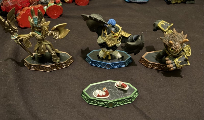 Skylanders huge lot (some damaged or marked) Carousel 6