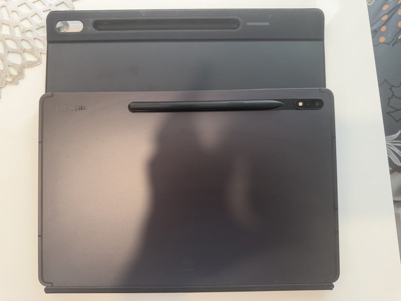 Galaxy Tab S8+ 256gb + Keyboard Cover + Accessories Carousel 5