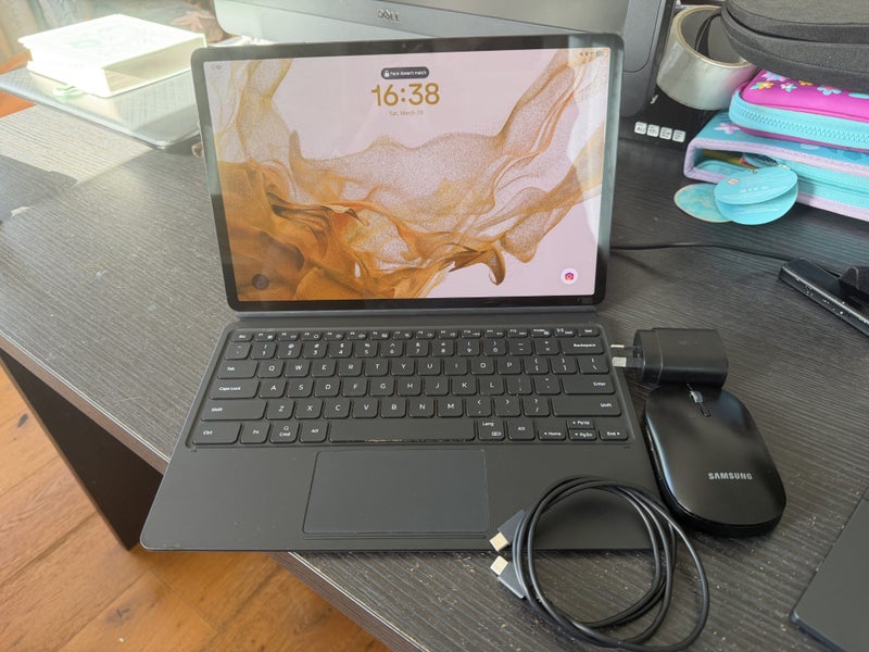 Galaxy Tab S8+ 256gb + Keyboard Cover + Accessories Carousel 1
