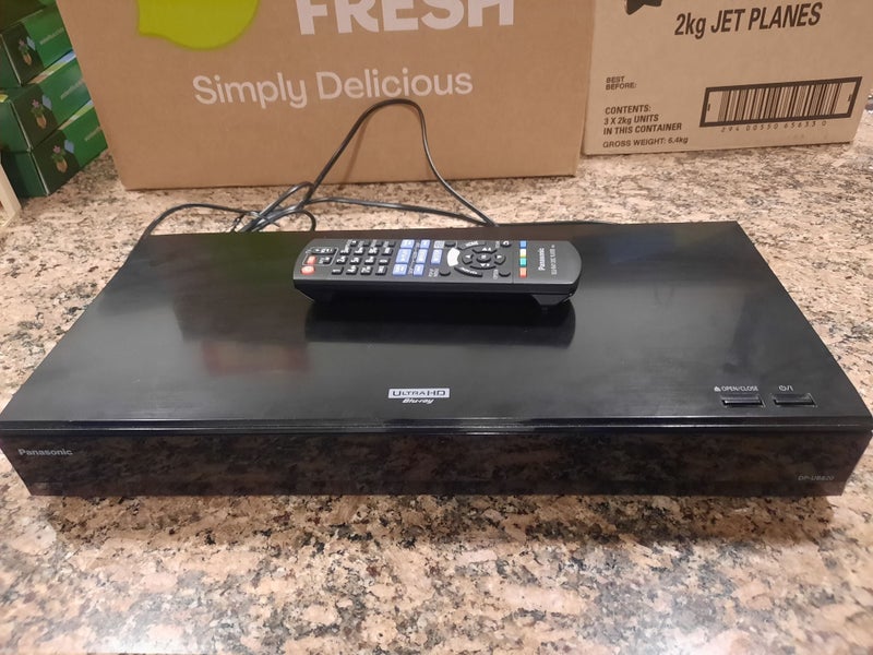 Panasonic DP-UB820 4K player Carousel 1