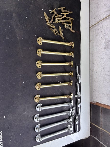 Lot of window catches and handles Carousel 1