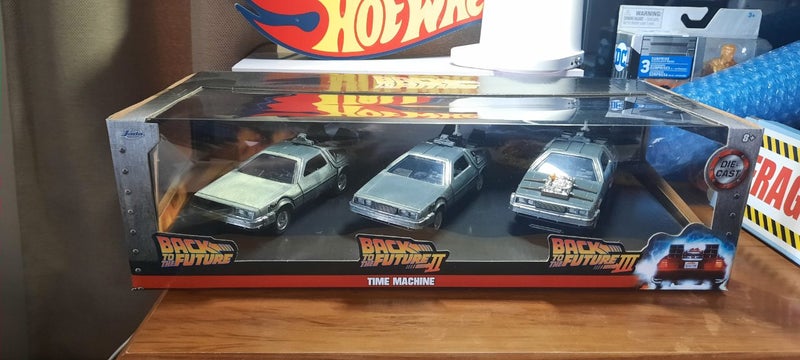Back to the Future Bundle. x3 Delorians & x1 Toyota Truck. Jada 1:32. Carousel 2