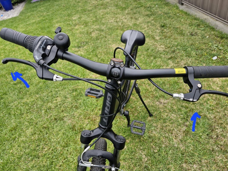 Giant XTC JR 24" bike Carousel 2