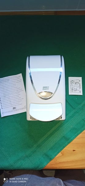 Deb soap dispenser Carousel 1