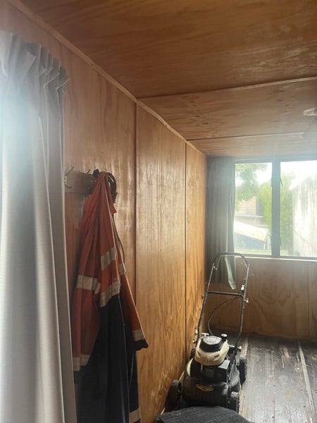 20ft shipping container/sleepout Carousel 7