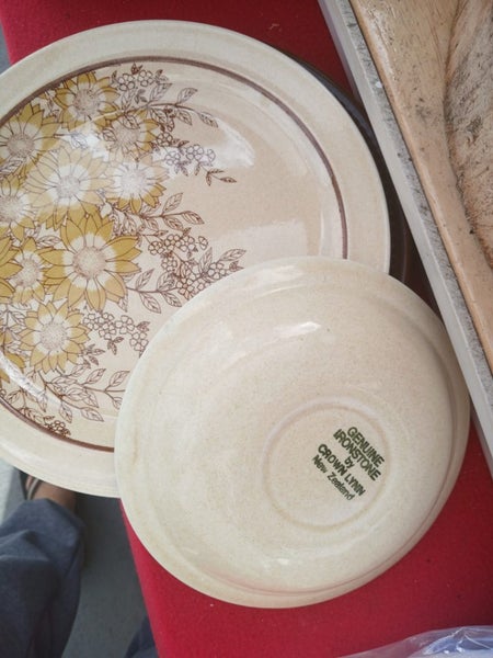 Crown lynn Carousel 1