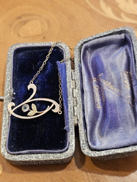 $1 Antique 9ct Gold Pendant/Necklace 2.19gm Carousel 2