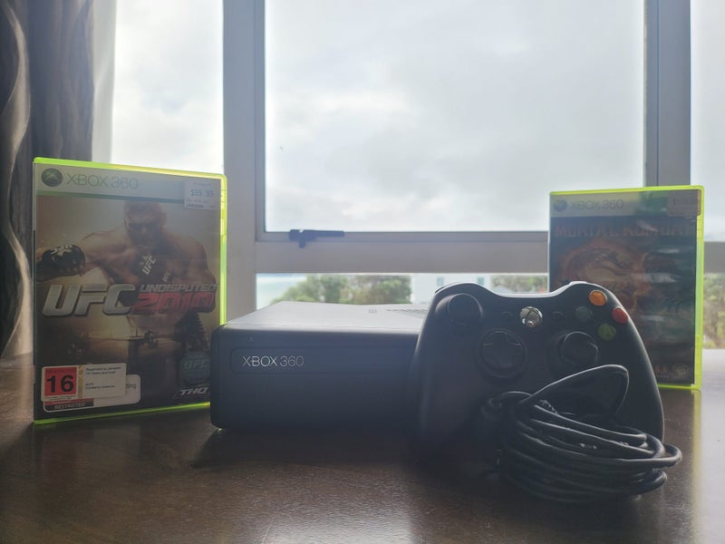 Faulty Xbox 360 Slim + Controller & Games Carousel 1