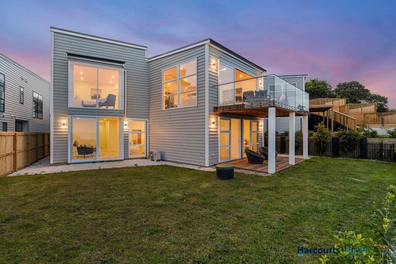 Brand New Clifftop Living & Sea Views