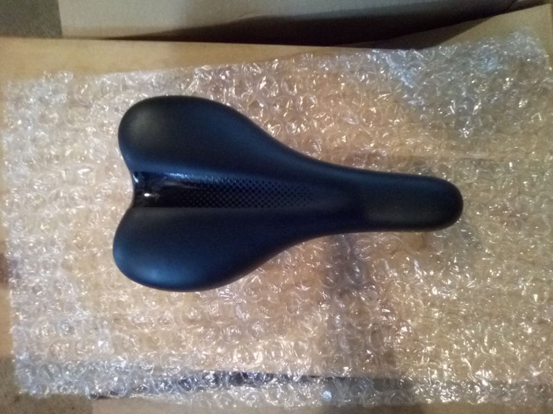 Tern Porter Saddle LIKE NEW Carousel 1