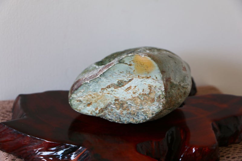 New Zealand greenstone display piece touchstone on stand Kokopu pounamu Carousel 2