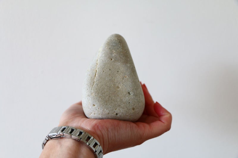 New Zealand greenstone viewing touchstone pounamu carving stone unique gift Carousel 2