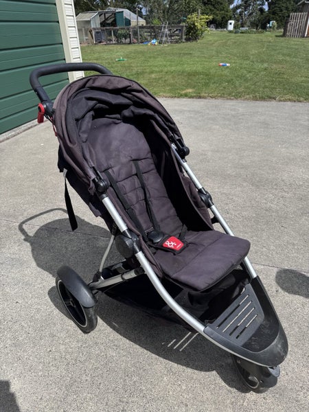 Phil&Teds dash pram Carousel 1