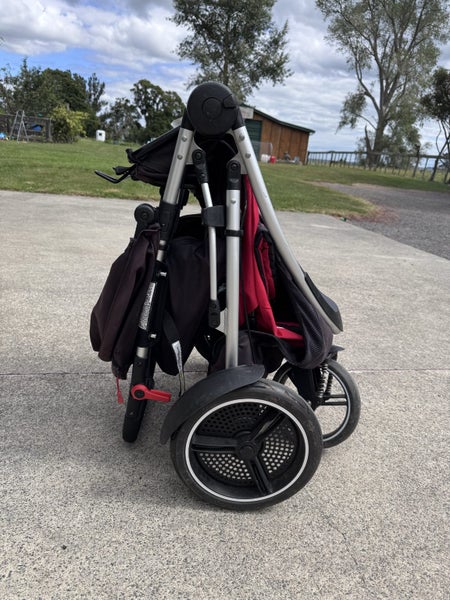 Phil&Teds dash pram Carousel 9