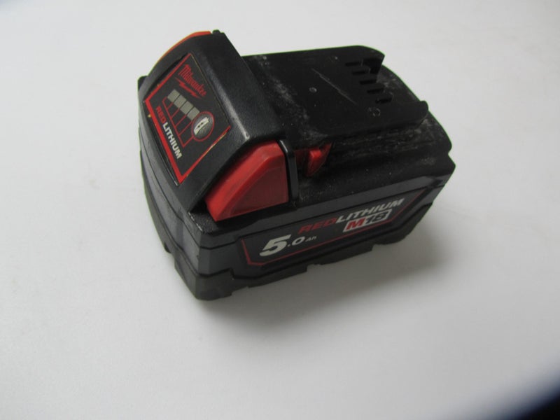 Milwaukee 18v 5.0Ah Battery Carousel 1