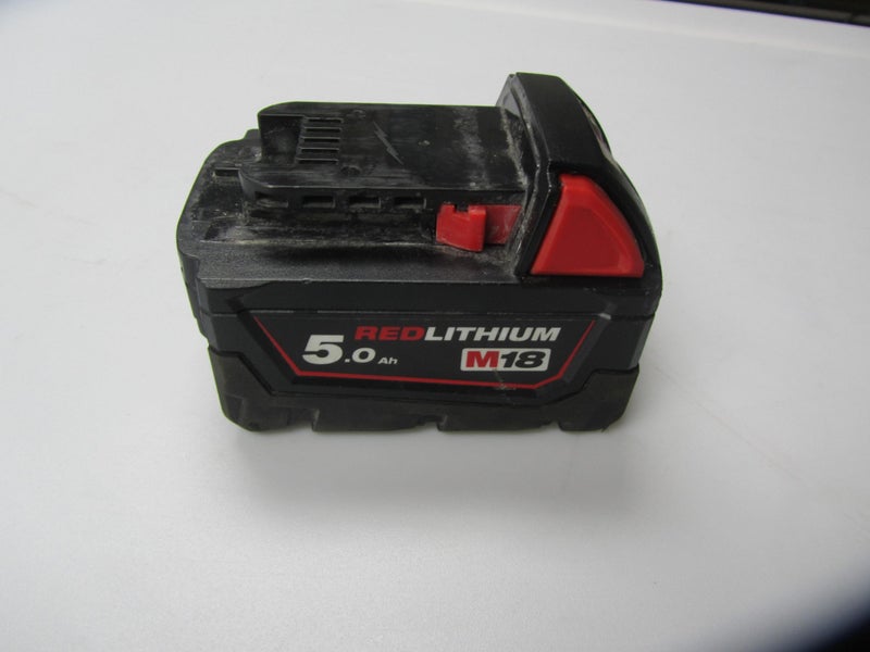 Milwaukee 18v 5.0Ah Battery Carousel 2