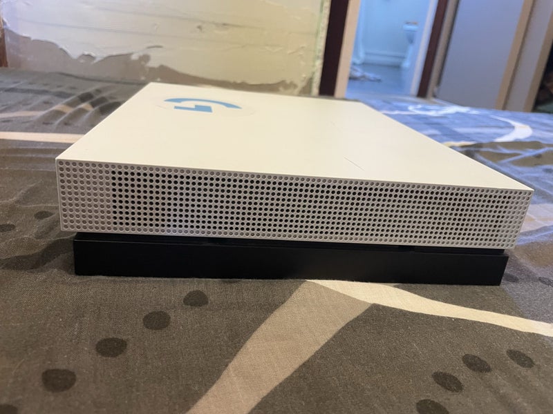 Xbox one X (1TB) + add ons Carousel 2